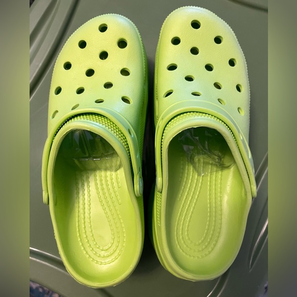 Sz 42 platform Croc look-a-likes, neon green - Picture 3 of 7